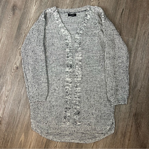 Relaxed V Neck Cable Knit Tunic Sweater - Picture 5 of 14